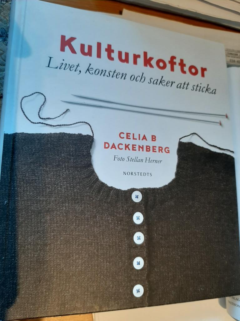 Kulturkoftor : livet, konsten och saker att sticka av Celia B Dackenberg (Bok) Kulturkoftor : livet, konsten och saker att sticka av Celia B Dackenberg (Bok)