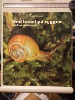 Med huset på ryggen : En bok om snäckornas liv