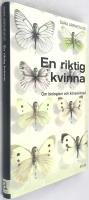 En riktig kvinna : om biologism och könsskillnad