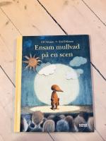 Ensam mullvad på en scen
