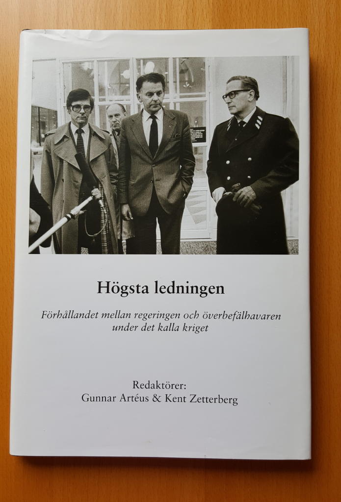 Högsta ledningen : förhållandet mellan regeringen och överbefälhavaren under det kalla kriget